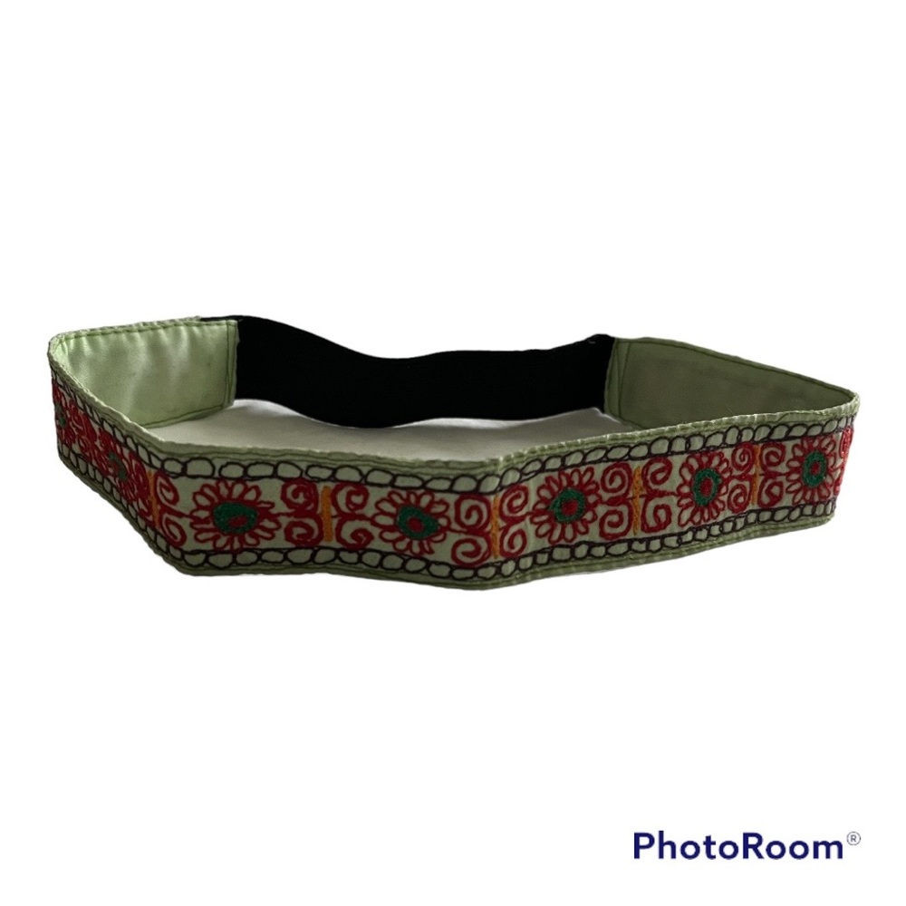 Handmade Chilean embroidered headband.